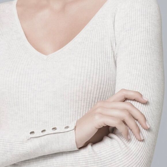 WHBM PETITE BUTTON-DETAIL V-NECK SWEATER LARGE PETITE - Picture 3 of 3